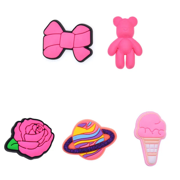 Pin’s Valise Rose – Accessoire Tendance pour Crocs & Coques