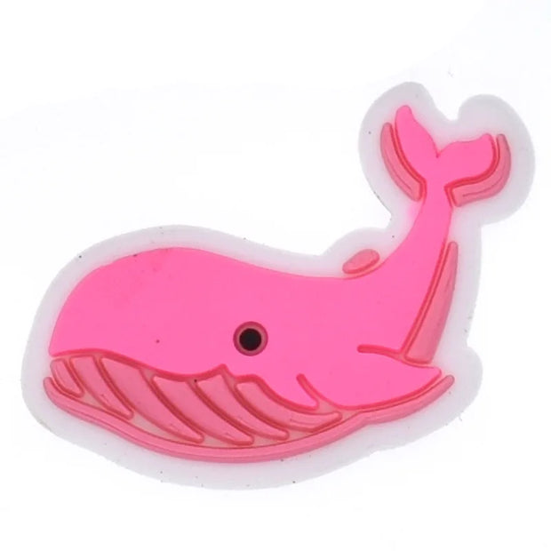 Pin’s Valise Rose – Accessoire Tendance pour Crocs & Coques